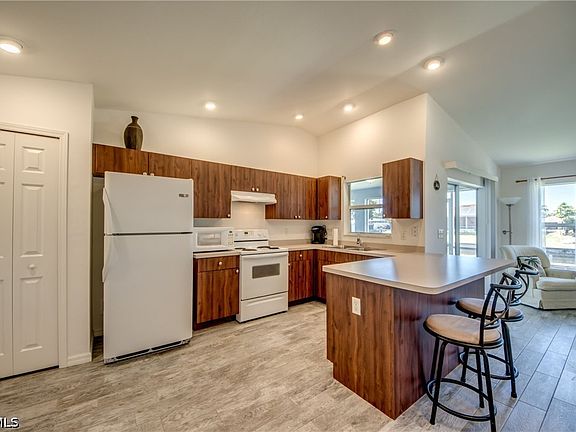 5th image of 1438 SE 23rd St