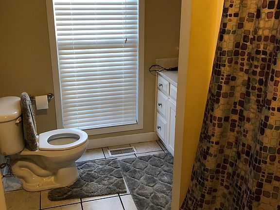 Full bath beside bedroom #3