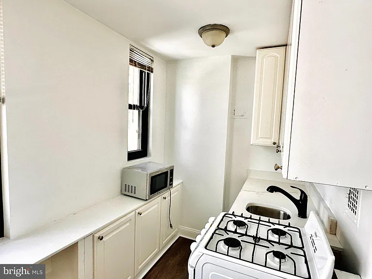 1021 Arlington Blvd #610 — Photo 2