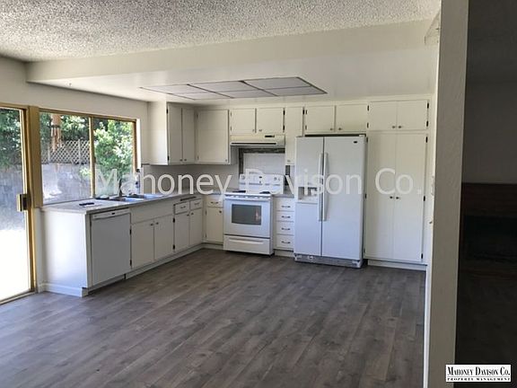 3rd image of 1272 Berrydale Dr