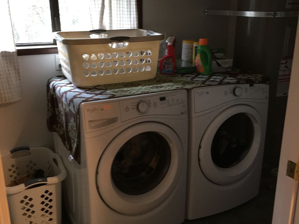 1st image of 544 SE Moffitt Ct