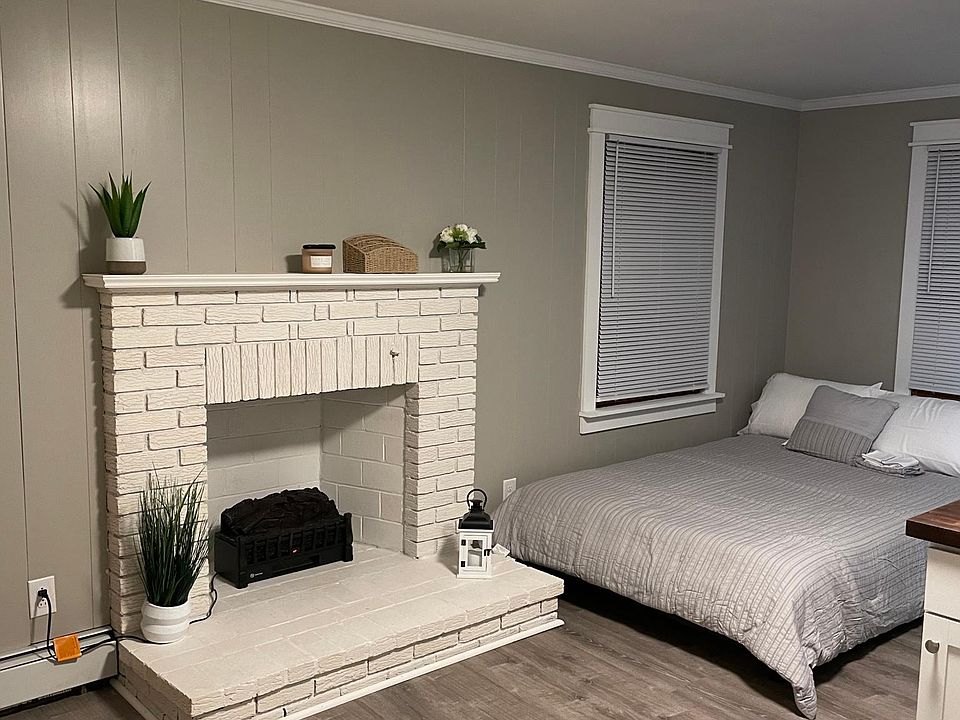 1st image of 652 Oak St #2