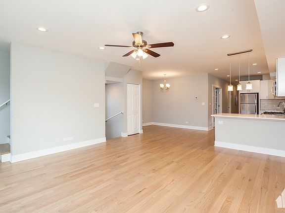 4th image of 2437 N Ashland Ave #2F