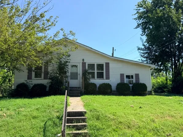 1056 S Sharp Ave, Marshall, MO 65340
