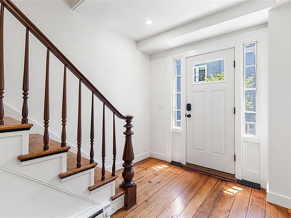 4th image of 128 Sheldon St