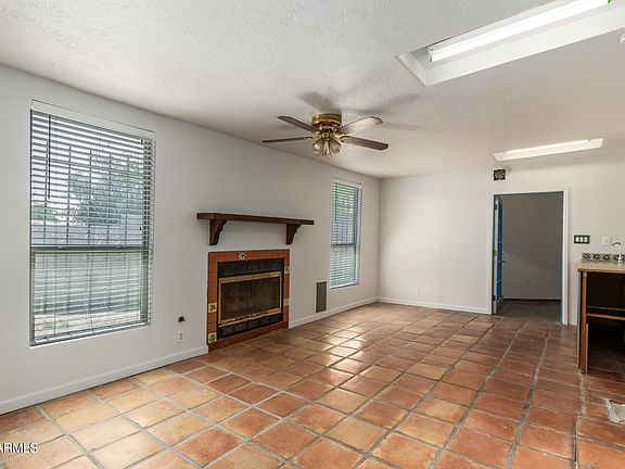 5th image of 901 W SAHUARO Drive