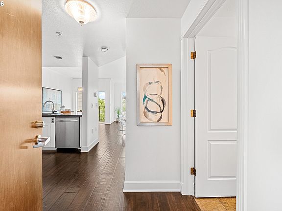 4th image of 2241 NW Pettygrove St APT 6