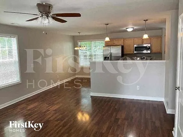 100 Ash Ave NW — Photo 2