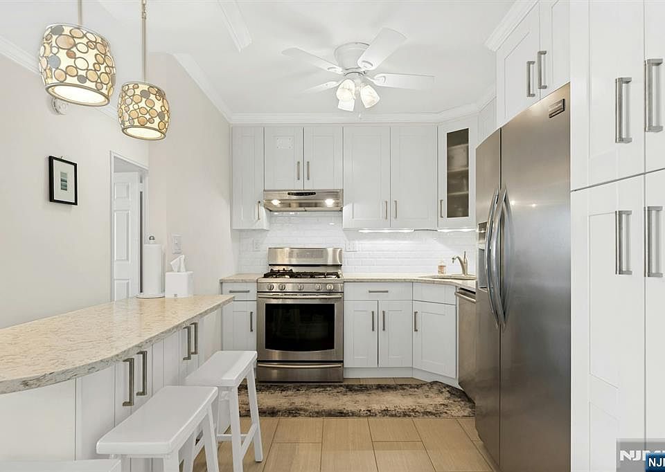 1st image of 2000 Linwood Avenue #17X