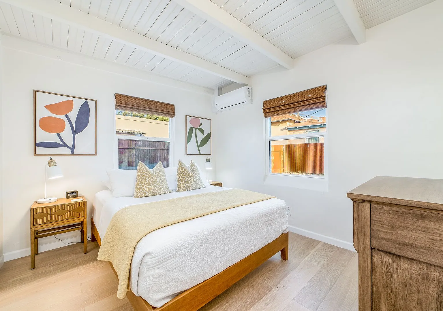 Charming 1-bedroom, 1-bathroom — Photo 2