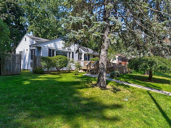 4th image of 87 Lawnridge Ave