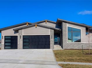 10155 Queensland Rd, West Des Moines, IA 50266