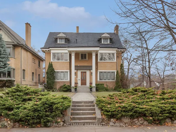 60 Indian Grv, Toronto, ON M6R 2Y3