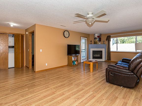 3rd image of 3470 Parkwild Dr