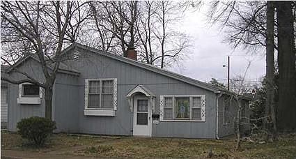 3rd image of 1808 E Illinois St