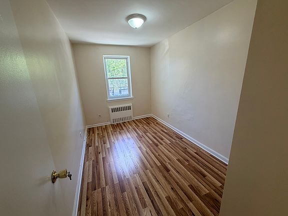5th image of 2076 E 63rd St Floor 2