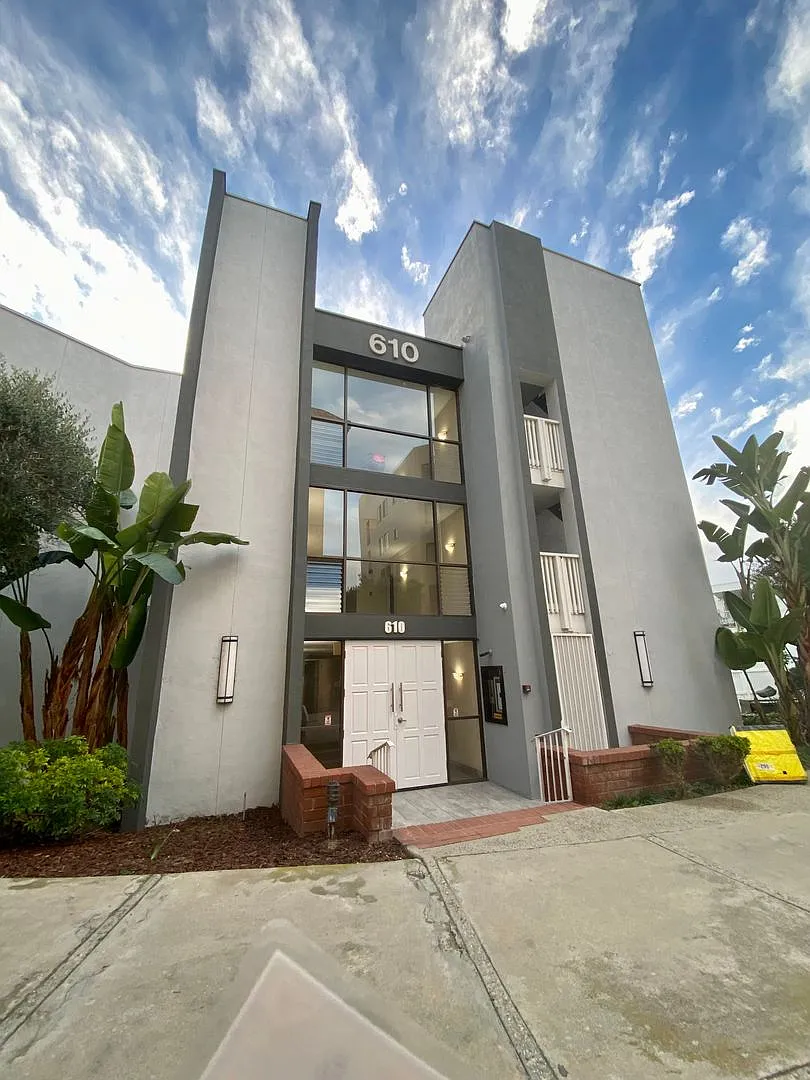 Spacious 1 Bedroom 1 Bath Condo *$500.00 Off One Month's Rent-Move in Special! * — Photo 1