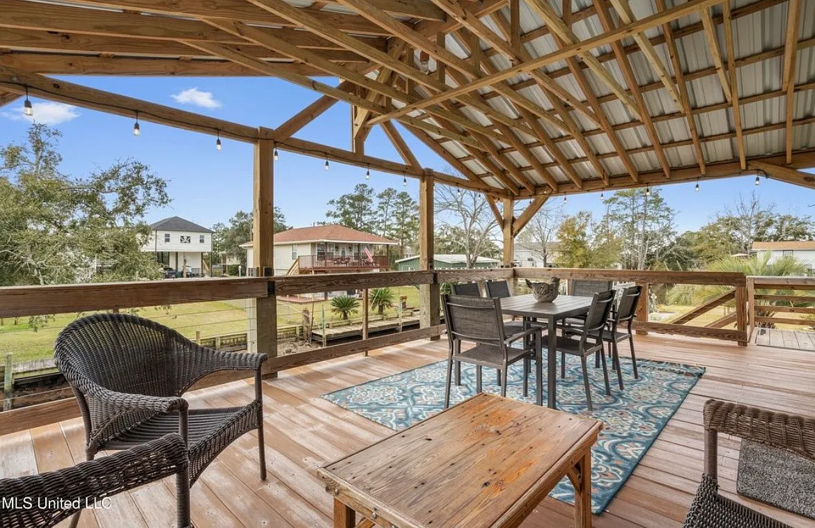 2 bed, 768 sqft, $2,100 — Photo 3