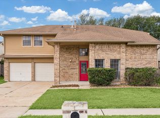8915 Lakeside Forest Dr, Houston, TX 77088