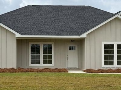 209 Woodstock Ln, Headland, AL, 36345