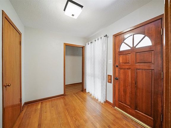 4th image of 6410 Woodbrook Ln
