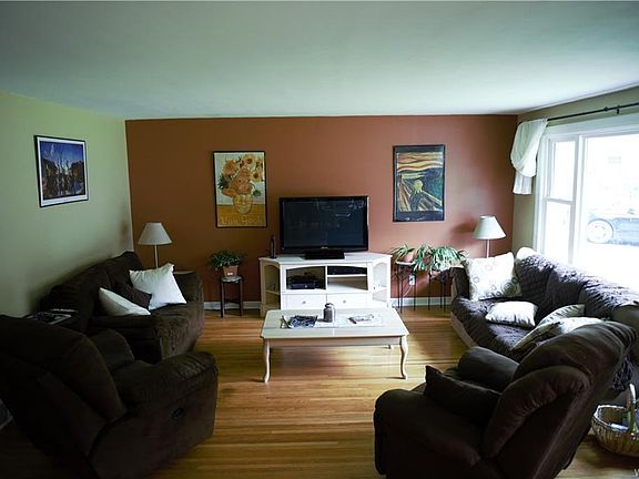 3rd image of 23 Drechsler Ct