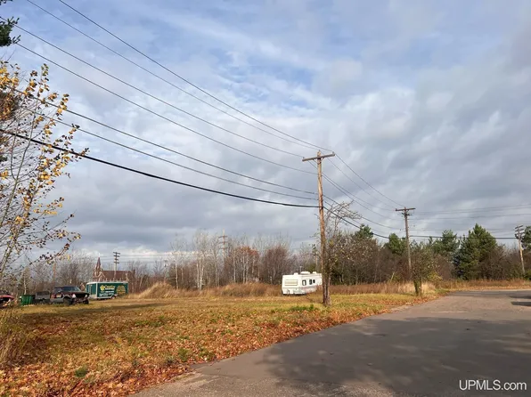 Oak St, Negaunee, MI 49866