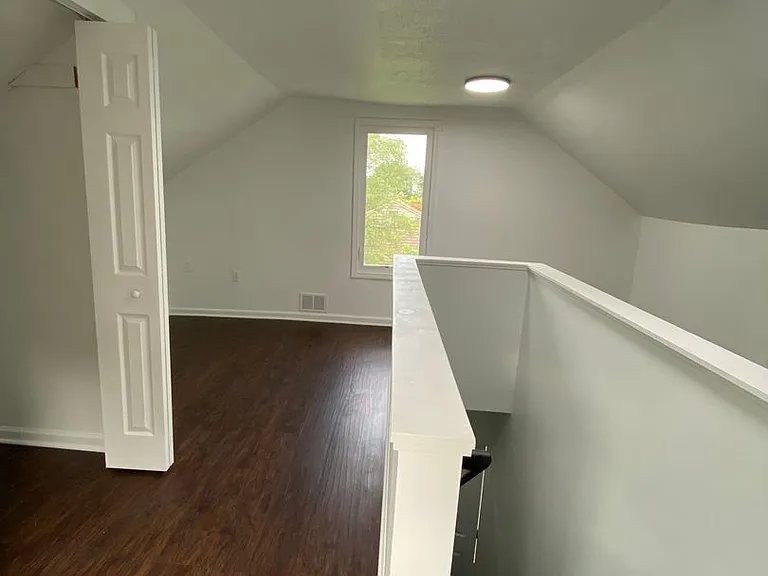 924 Excelsior St — Photo 11
