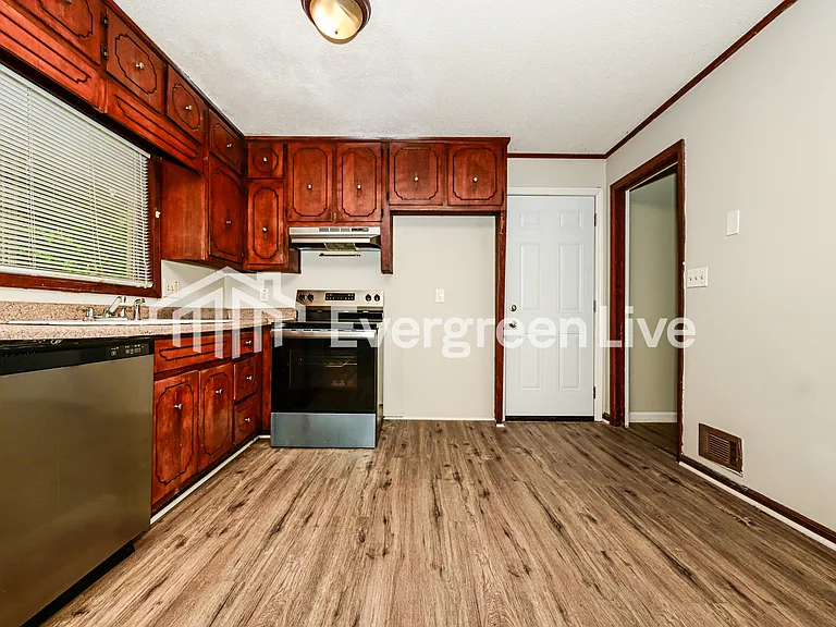 4844 Zinzendorf Dr — Photo 3