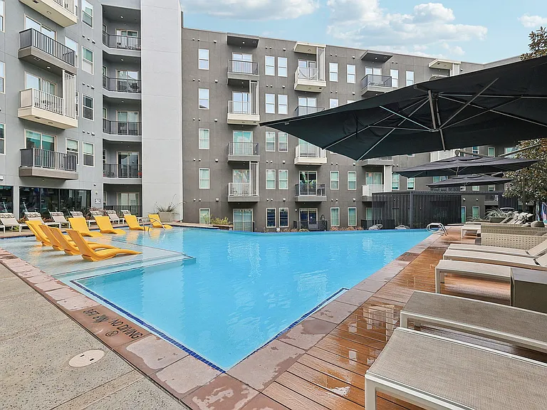 71-web-or-mls-N Lamar Blvd-919