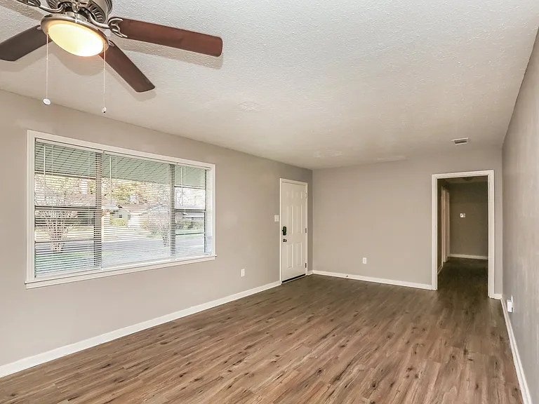 822963_017_living_room_13468012.jpg