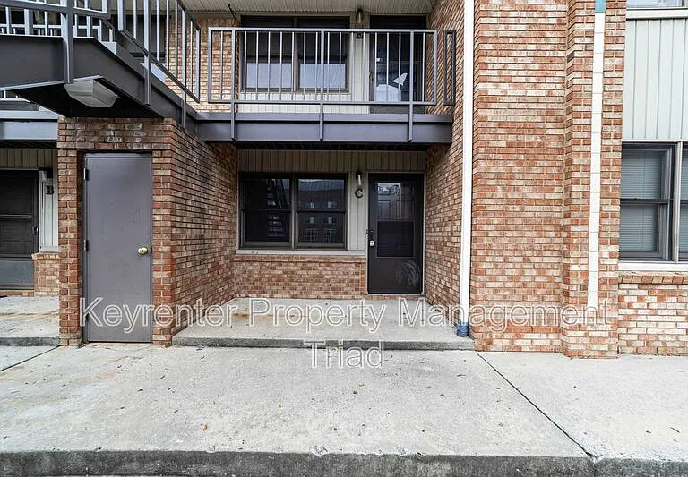 211 McIver St #A — Photo 35