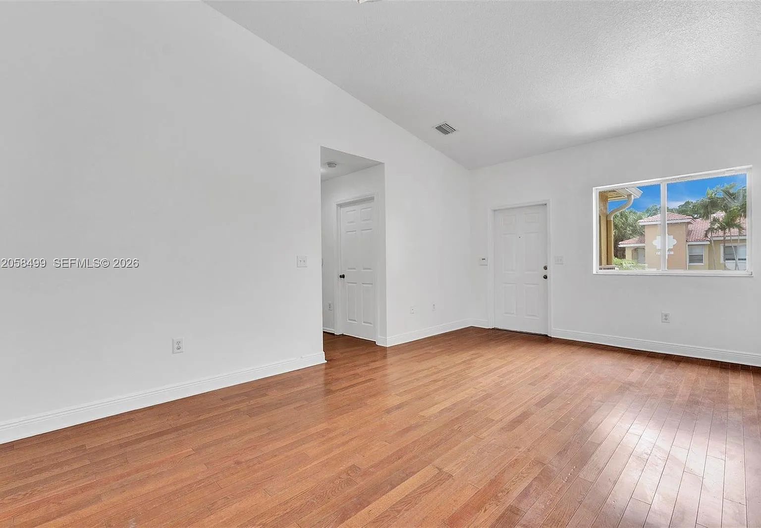Cove At French Villas — Photo 2