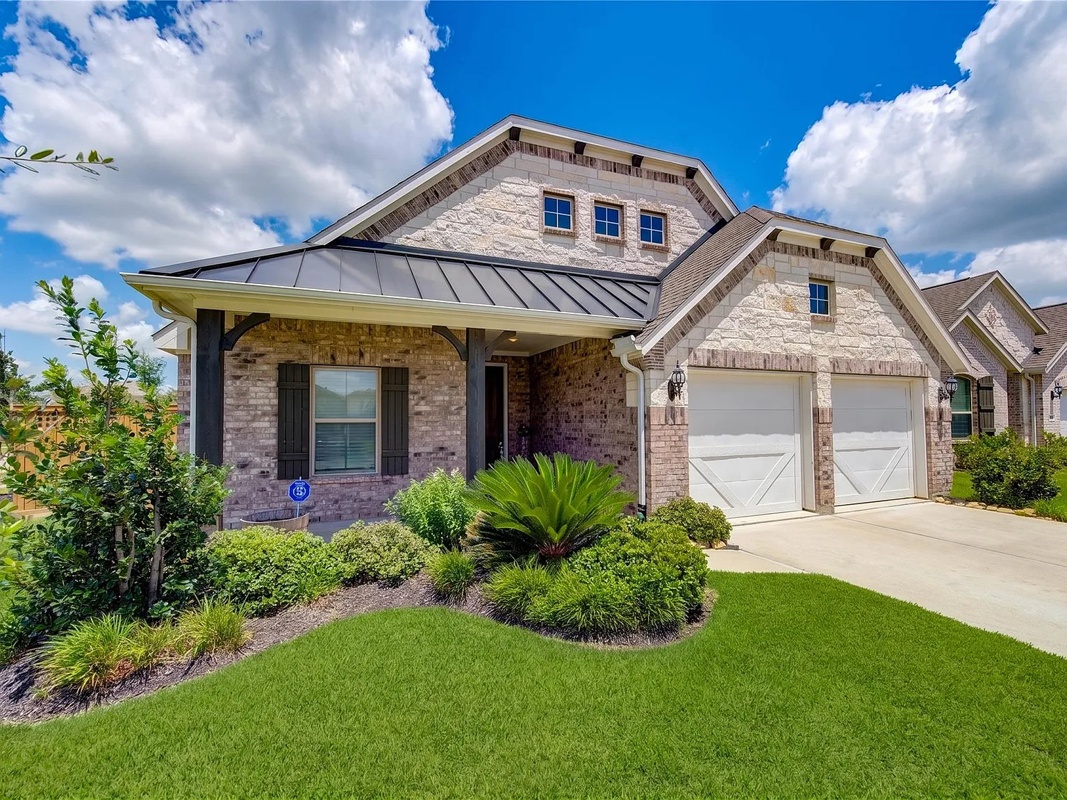 4 bed, 2.0 bath, 2084 sqft, $2,700 — Photo 2