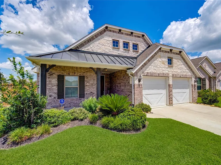 101 Sunray Creek Dr — Photo 2