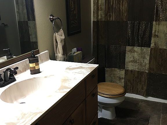 Full Size Bathroom