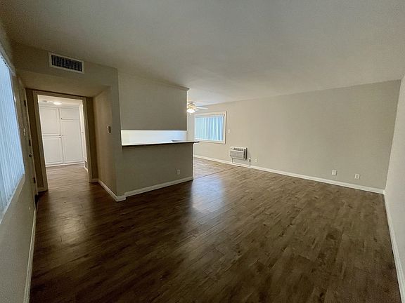 3rd image of 10822 Victory Blvd APT 8