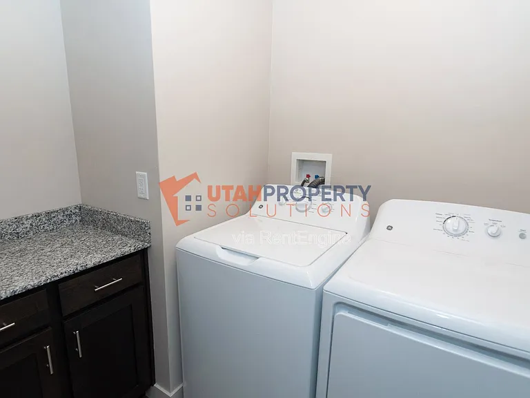 1025 W 400 S — Photo 29