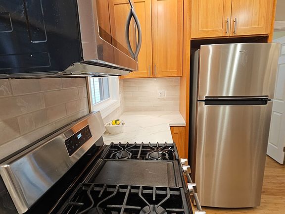 5th image of 29 Willard St APT 2