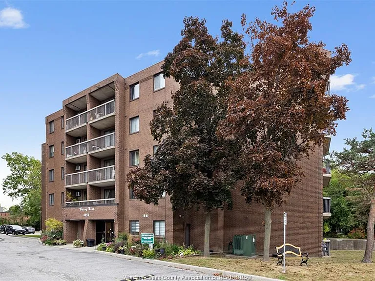 3950 Wyandotte St E #306 — Photo 1