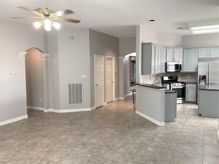21215 Branford Hills Ln — Photo 6