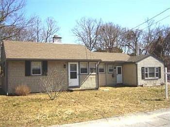 2nd image of 150 Hinckley Rd