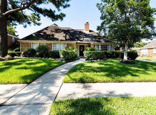 15406 Greenleaf Ln, Houston, TX 77062
