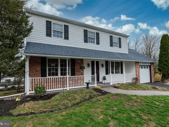 45 Iroquois Dr, Royersford, PA 19468