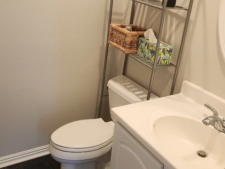 421 Burlington Ct #101 — Photo 17