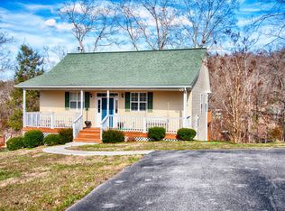 255 Sioux Trl, Jacksboro, TN 37757