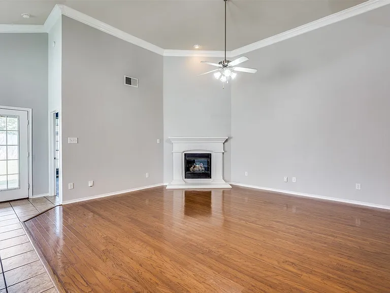 3208 Serpis — Photo 9