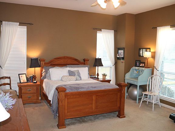3rd image of 4108 Saginaw Ln
