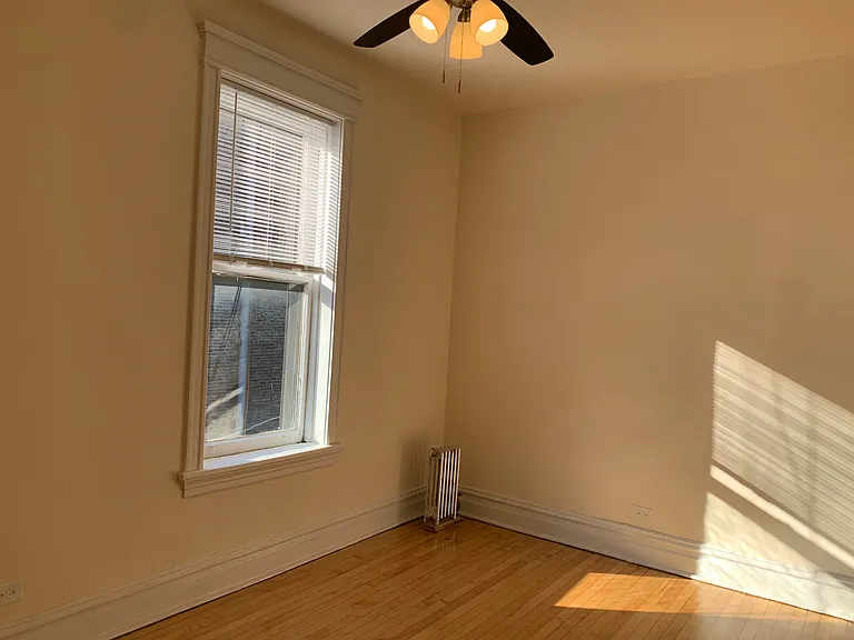 1045 W Barry Ave #3 — Photo 13