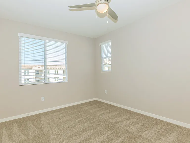Los Alamitos Luxury Apartments — Photo 68